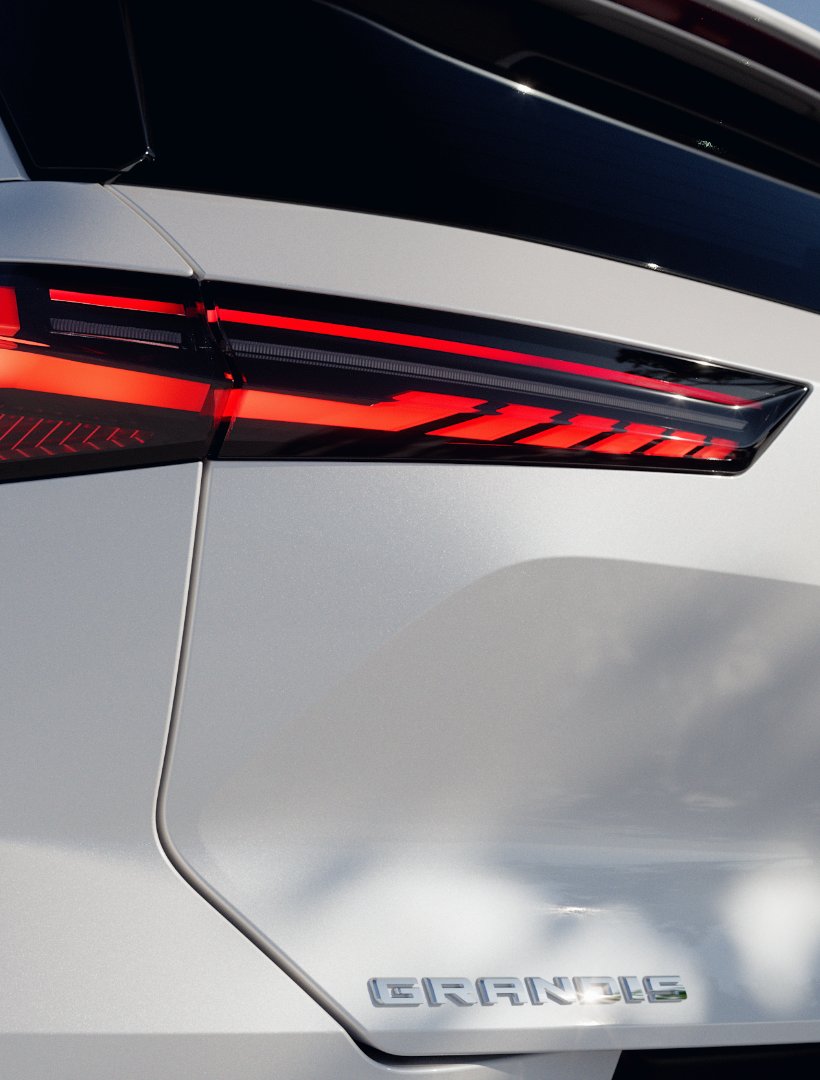 Nové Mitsubishi Grandis - zadní LED světla