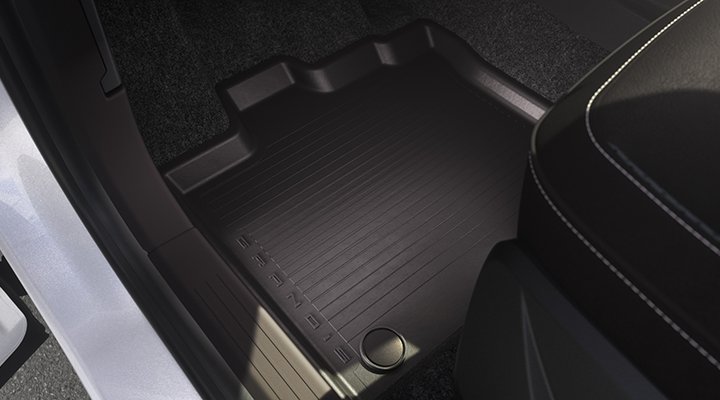 Nové Mitsubishi Grandis: Sada gumových rohoží